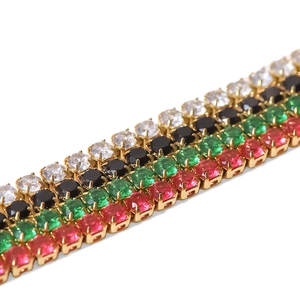 Bracelets tennis plaqués or de style français avec zircons colorés en vue d'ensemble
