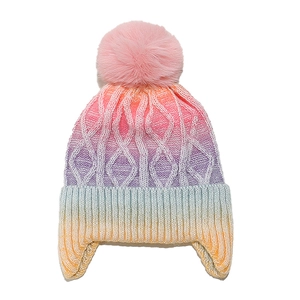 Winter-Strickmütze mit Farbverlauf, rosa Bommel und Ohrenklappen zum Skifahren