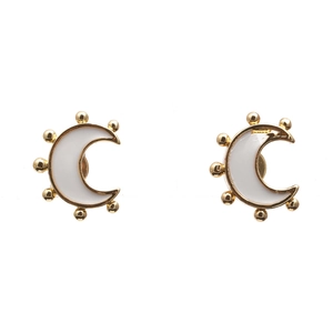 Boucles d'oreilles lune dorée avec émail blanc et détails en zircone cubique pavée
