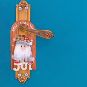 Christmas wooden door handle hanger with plush Santa Claus and Feliz Navidad text decor