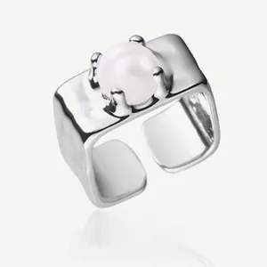Detail of 925 silver adjustable ring featuring a hammered texture and a white pearl accent