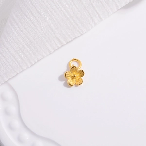Exquis pendentif lotus en argent S925 doré avec une finition métallique polie