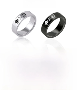 Close-up of graduation rings with 2023 engraving and doctor hat in silver and black