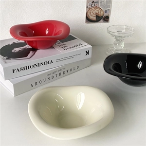 Ciotole da dessert nordiche in ceramica ondulata in rosso, crema e nero