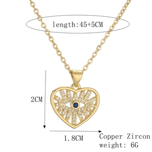 Vue détaillée du pendentif œil de démon avec dimensions précises de 2 cm par 1,8 cm