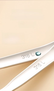 Macro detail of 316L stainless steel spoon handle showing premium metallic finish