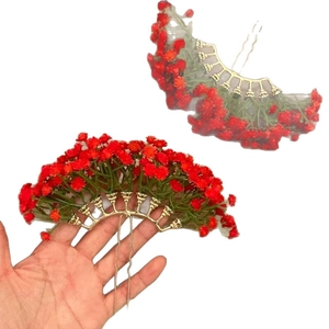 Elegante fermaglio per capelli con fiori rossi e clip a U dorata per acconciature donna