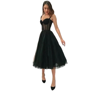 Robe midi corset élégante en tulle noir avec pois et fines bretelles spaghetti
