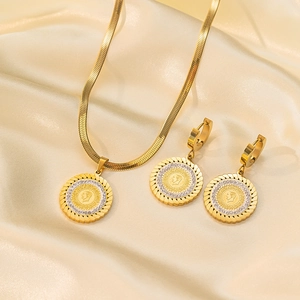 Vintage Portrait Coin Pendant Necklace And Earring Bracelet Jewelry Stainless Steel Rhinestone Round Plate Engraved Retro High-End For Women