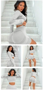 Gros plan sur la texture tricotée sans couture et les détails du haut de yoga gris