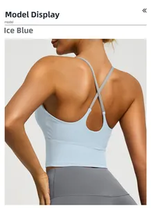 Detail der überkreuzten Träger dieser eisblauen Yoga-Weste mit hoher Elastizität