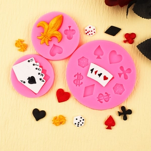 Juego de moldes de silicona rosa con cartas de póker y temas de casino para repostería