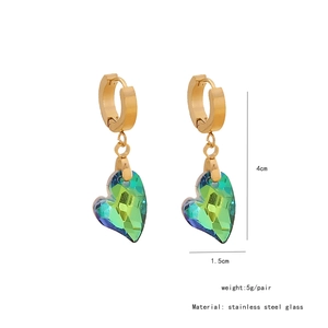 Détail des boucles d'oreilles cœur avec dimensions 4cm sur 1,5cm en acier inoxydable