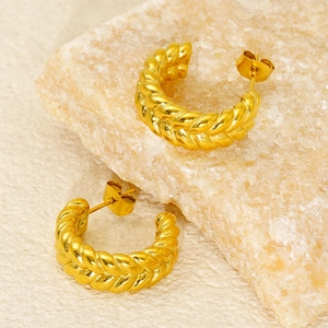 Boucles D'oreilles Créoles En Forme De C Torsadées Vintage Français Acier Inoxydable Plaqué Or 18K Texture Tressée Élégante Pour Femmes