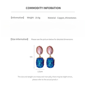 Detailed chart showing earring size 4cm by 1.5cm with copper and rhinestone materials