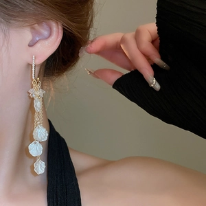 Boucles d'oreilles cristal vintage avec pétales de coquillage et longs glands