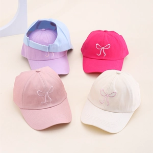 Casquettes en coton pour enfants avec broderie de nœud en rose, beige et bleu pastel