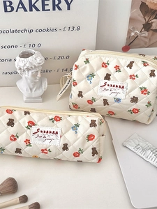 Trousse de maquillage et plumier matelassés avec imprimé ours et fleurs mignonnes