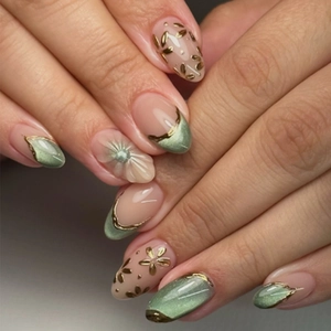 Elegant Green Cat Eye Press On Nails With 3D Relief Gold Flowers Glossy Almond Shaped ABS Plastic Artificial Fingernails