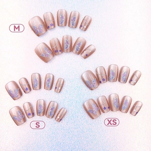 Set unghie finte cat-eye con design farfalla viola disponibili in XS S M