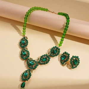Set di gioielli vintage con collana e orecchini a pendente smeraldo a goccia d'acqua