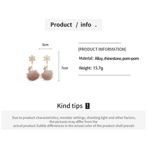 Detailed size specifications for snowflake earrings with pom-pom and rhinestones