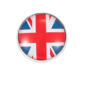 Ronde badge met Britse vlag en gepolijste zilveren metalen rand op witte achtergrond