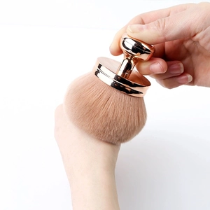 Mushroom Makeup Brush Synthetic Fiber Dense Soft Bristles Powder Foundation Face Blending Tool Electroplated Handle