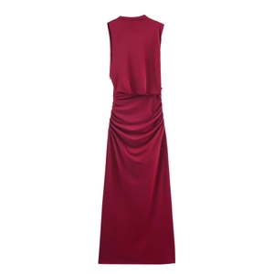 Elegant burgundy sleeveless maxi dress in satin with pleated waist and slim fit design