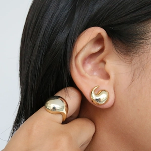 Classic 18k gold plated brass comma drop earrings and ring set with polished finish
