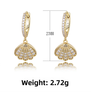 Detail of s925 silver fan earrings with gold plating and dimensions 23mm x 8.78mm