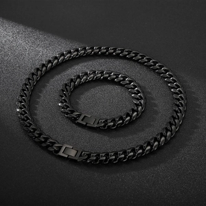 Détail de l'ensemble collier et bracelet à mailles gourmette noir mat 10mm avec fermoir boîte