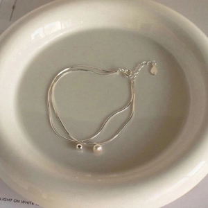 Detail of s925 silver double-layer bracelet with freshwater pearl and silver bead