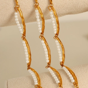 Double-layered 18K gold plated stainless steel bracelet with white pearls and textured metal bars