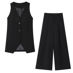 Ensemble noir pour femme avec gilet ajusté et pantalon large plissé de style élégant