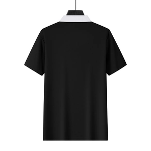 Rückansicht eines Herren-Golfpoloshirts aus schwarzem Strick mit weißem Kontrastkragen