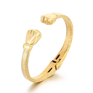 Bracciale rigido retrò in acciaio inossidabile con pugno e texture sbalzata dorata