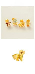 Détails des boucles d'oreilles marines dorées avec zircons et fermoir à vis sécurisé