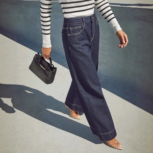 Dunkelblaue High-Waist-Jeans mit weitem Bein und kontrastierenden Ziernähten