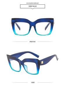 Dettaglio montatura cat-eye sfumata blu scuro con eleganti dettagli in metallo dorato