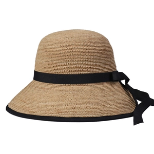Eleganter faltbarer Raffia Sonnenhut mit schwarzer Schleife und Kanten für Damen