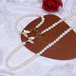 Elegant freshwater pearl necklace and bracelet set with butterfly clasp on lace