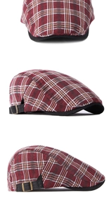 Vistas detalladas de la gorra de cuadros escoceses con hebilla de ajuste metálica