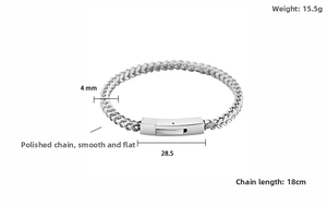 Dettaglio del bracciale a catena spiga argento da 4mm con lunghezza 18cm e chiusura