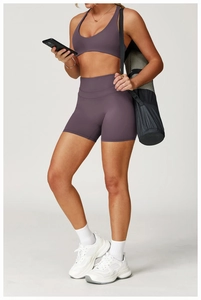 Short de yoga taille haute violet foncé avec tissu sans couture pour un effet galbant fessier