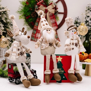 Nordische Weihnachtspuppen mit Rentier Weihnachtsmann und Schneemann mit Stickerei