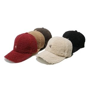 Casquettes de baseball d'hiver en laine d'agneau avec broderie H en cinq couleurs