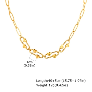 Detailed view of stainless steel paperclip chain with dimensions 40+5cm and heart charms