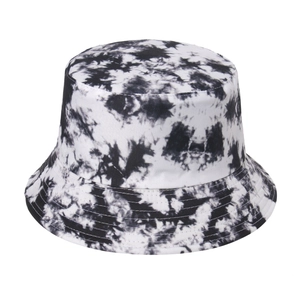 Cappello a secchiello reversibile tie-dye bianco e nero con motivo graffiti stile street