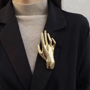 Unique Exaggerated Metal Hand Shape Brooch For Men Women Suit Smooth Alloy Pin Scarf Shawl Buckle Fashion Jewelry Gold Silver